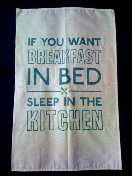 550x733, 106 Kb / полотенце, надпись, завтрак, постель