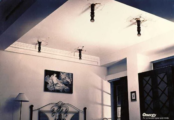 691x480, 89 Kb / ножки, кровать, потолок