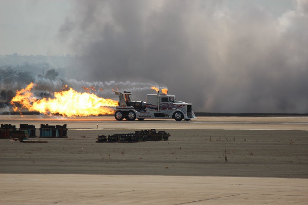 1024x683, 73 Kb / грузовик, дым, огонь, полигон