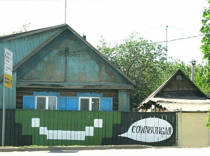 700x522, 80 Kb / дом, улыбка, забор, гаффити, смайл, 8бит