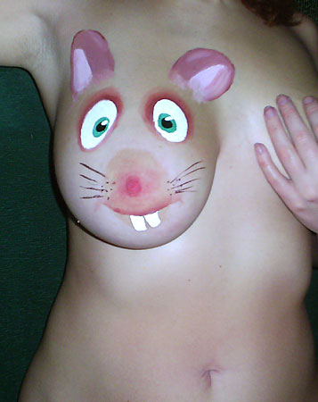 357x450, 27 Kb / зубы, мышь, бодиарт, сиська