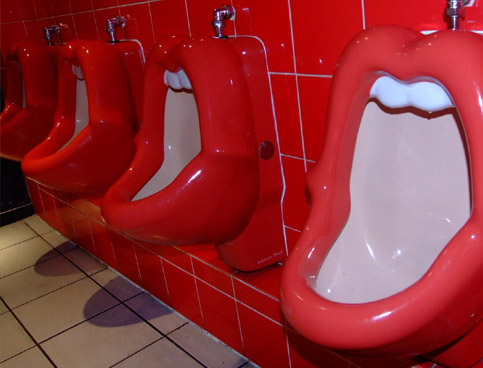 483x368, 43 Kb / писсуары