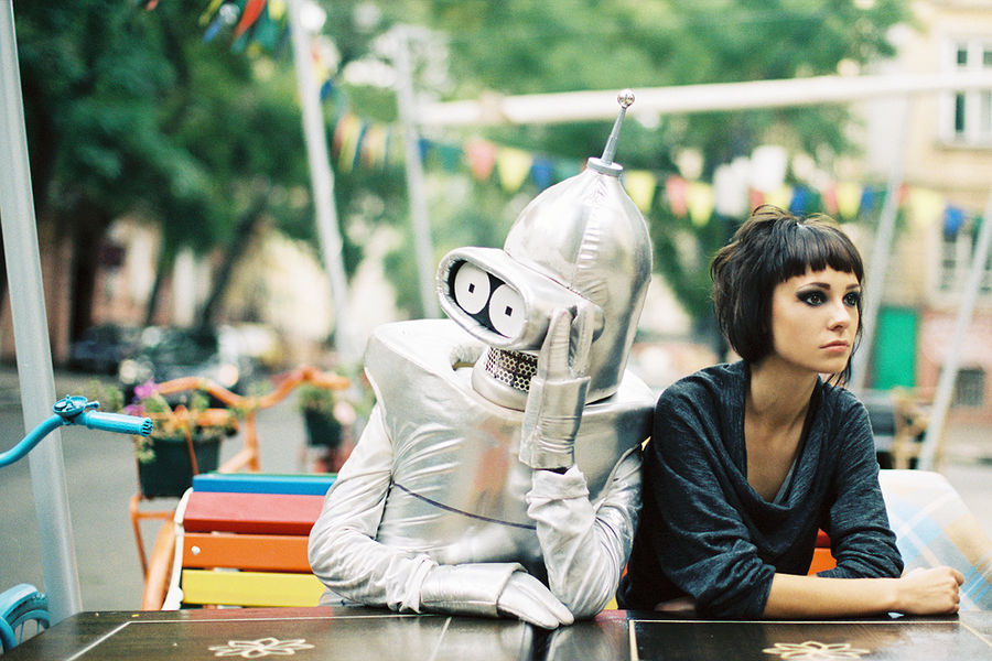 900x600, 122 Kb / бендер, косплей, футурама, девушка, брюнетка