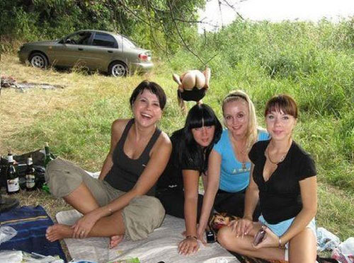 500x372, 62 Kb / пик-ник, авто, задница