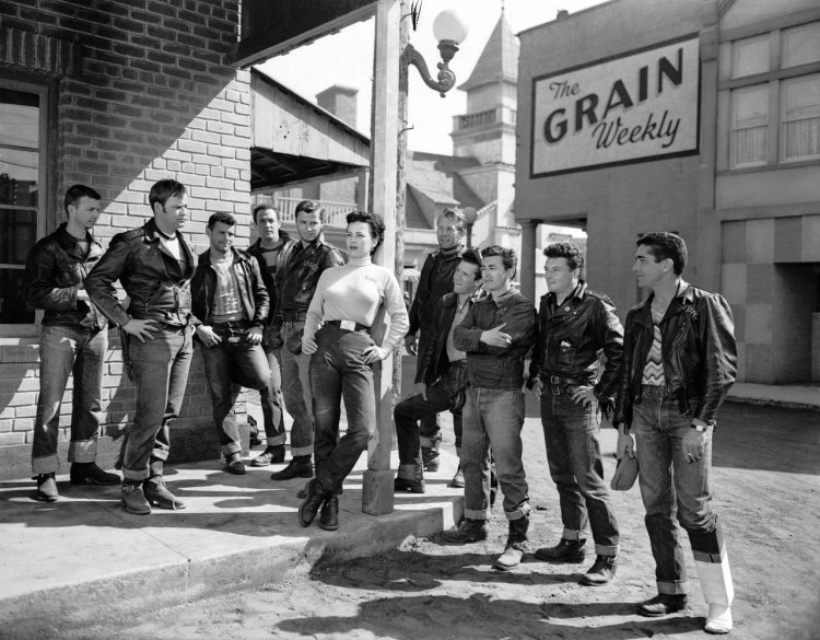 750x585, 113 Kb / ч/б, девушка, ретро, мачо, grain