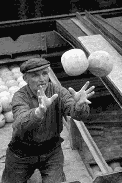 250x375, 50 Kb / дед, шары, левитация