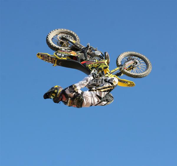 600x564, 26 Kb / мотоцикл, полет