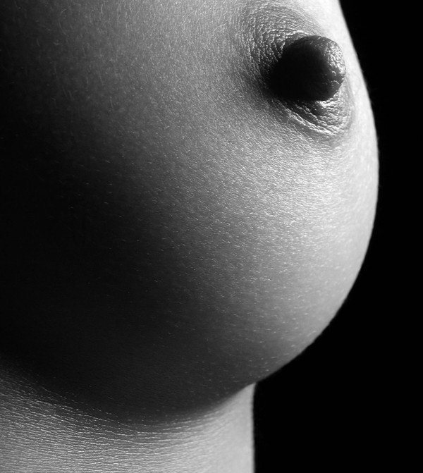 600x671, 65 Kb / сиська, ч/б