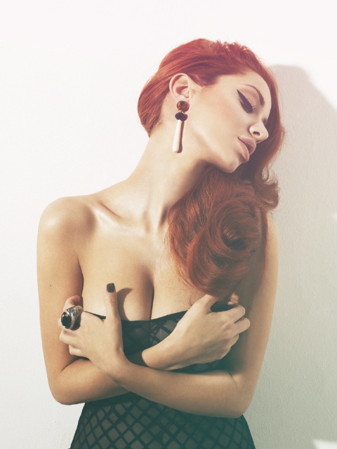 480x640, 56 Kb / рыжая, черное платье