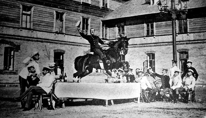 700x403, 109 Kb / улан, стол, россия