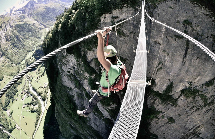 884x572, 288 Kb / скала, мост, альпинист