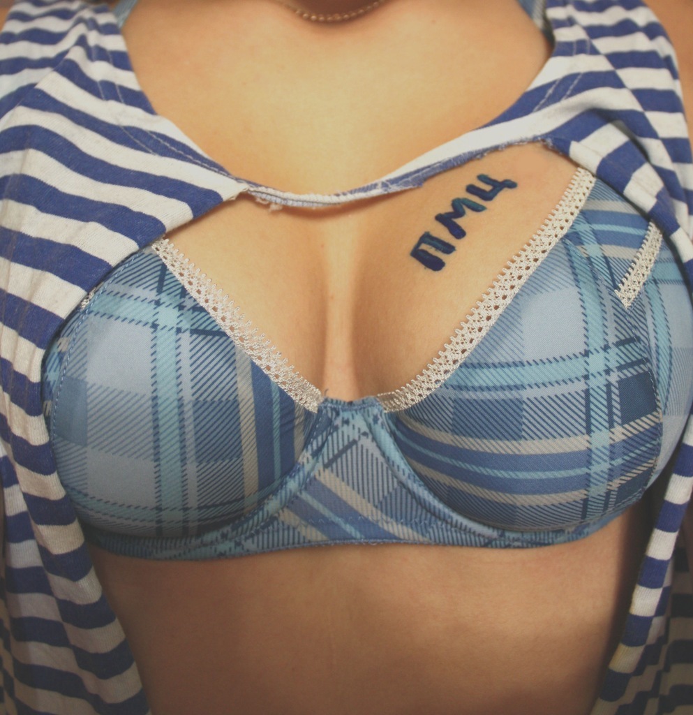 993x1024, 238 Kb / конкурс сисек, клетка, тельняшка, пмц