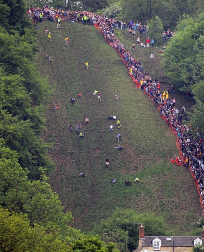 678x836, 170 Kb / гора, долбоебы