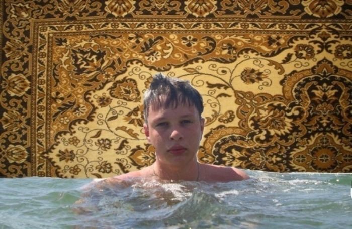 700x456, 85 Kb / ковер, вода, человеческое существо мужского пола