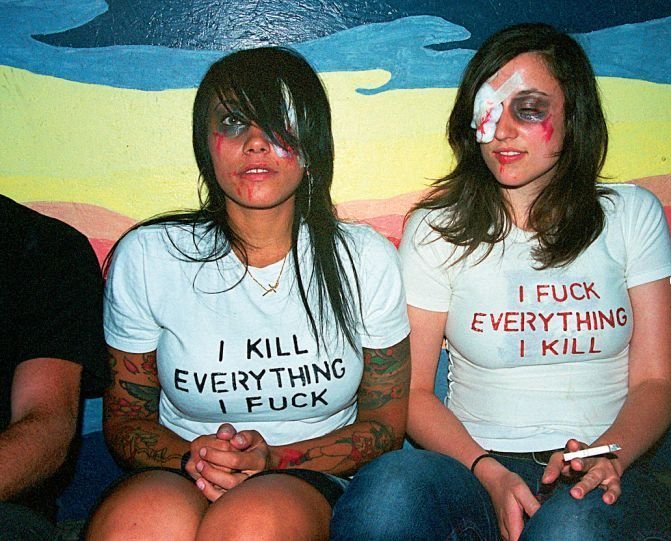 671x541, 95 Kb / футболка, надпись, грим, синяк, фингал