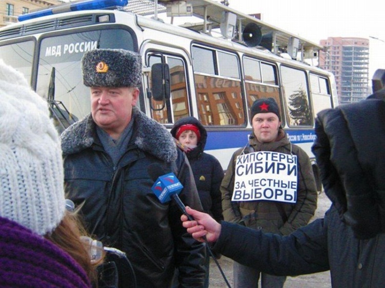 750x561, 159 Kb / выюоры, митинг