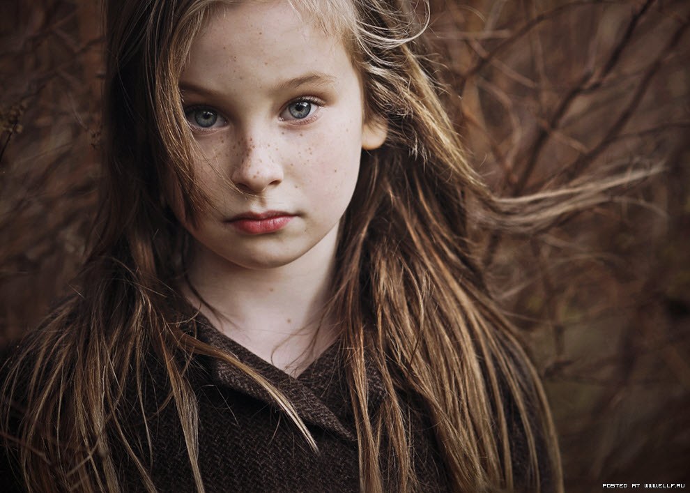 990x707, 133 Kb / осень, веснушки, русая, плащ, коричневый