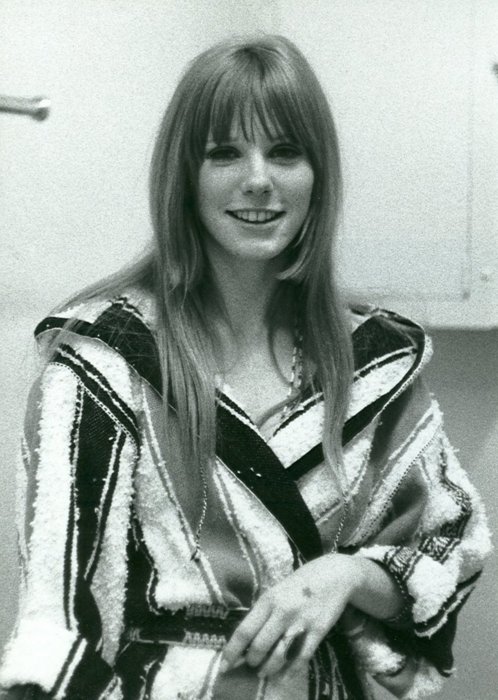 498x700, 85 Kb / Pamela Courson, девушка, ч/б