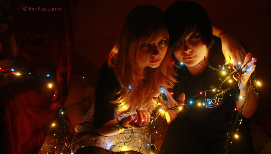 900x514, 97 Kb / свет, гирлянда, девушки, фото