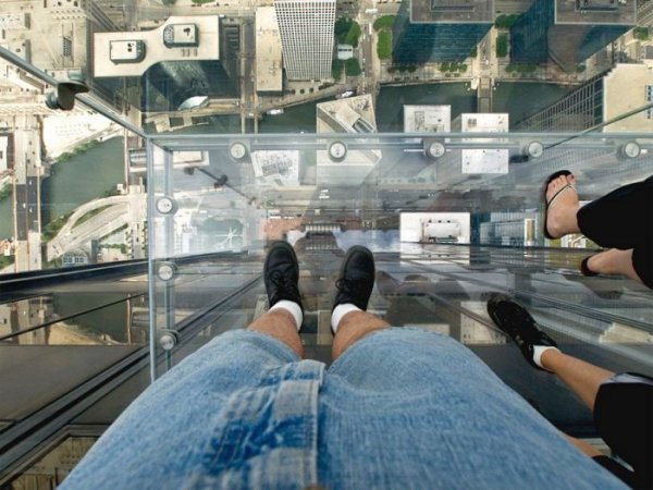 600x450, 66 Kb / высота, ноги, прозрачный пол, балкон