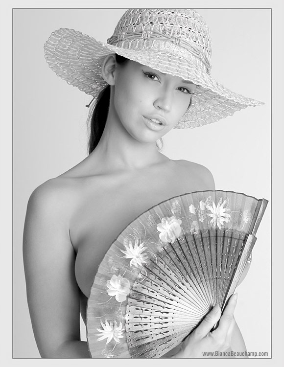 580x750, 77 Kb / ч/б, бьянка, шляпа, веер