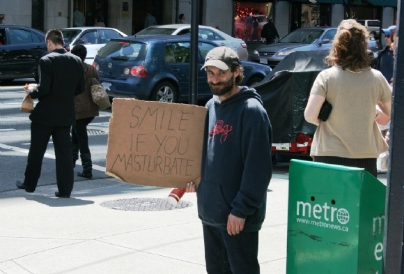 580x393, 72 Kb / улыбка, smile, картон, улица