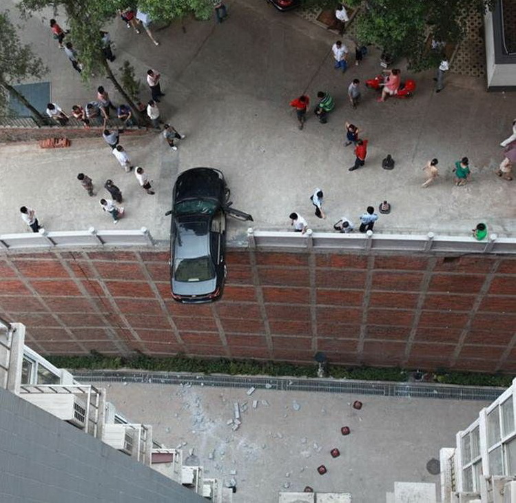 749x730, 189 Kb / авто, стоянка, авария