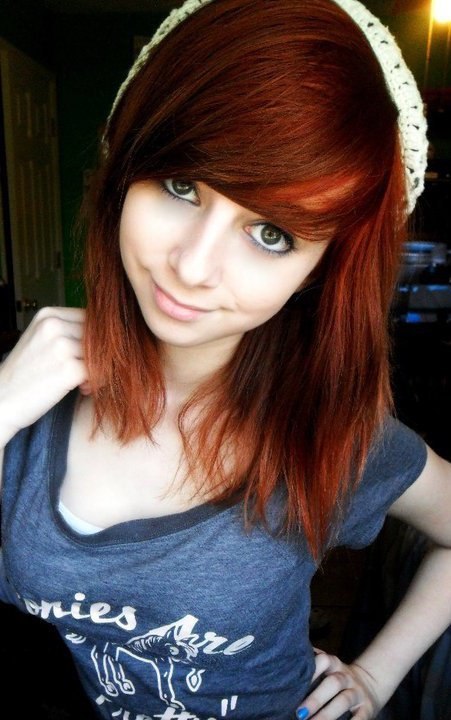 451x720, 71 Kb / девушка, рыжая, глаза, футболка, шапка