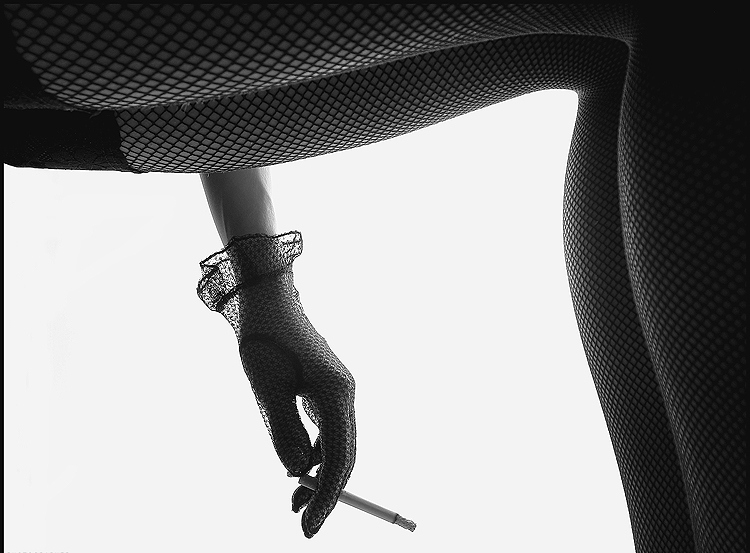 750x553, 143 Kb / сигарета, чулки, Yan mcline