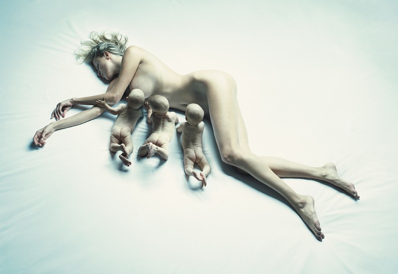 800x551, 51 Kb / младенцы, блондинка, ноги, кормление