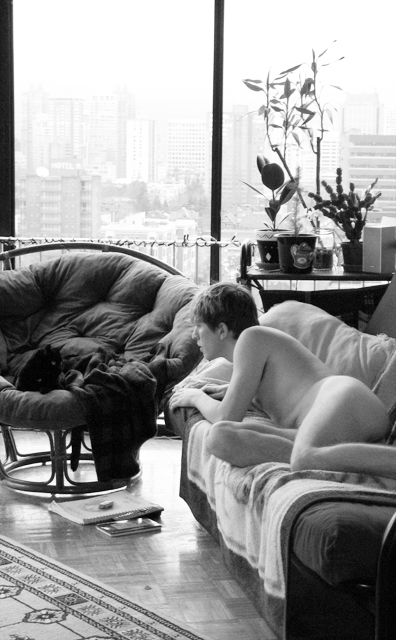 396x640, 135 Kb / ч/б, голый