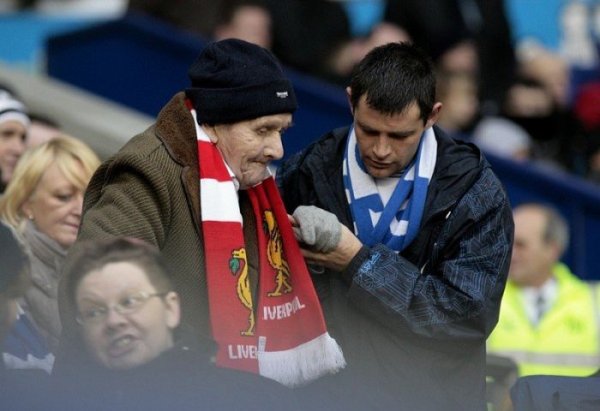 600x411, 42 Kb / фанаты, дед