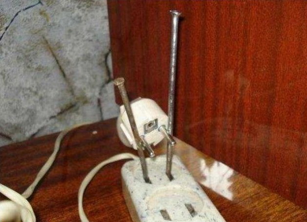 629x455, 92 Kb / вилка, розетка, провод