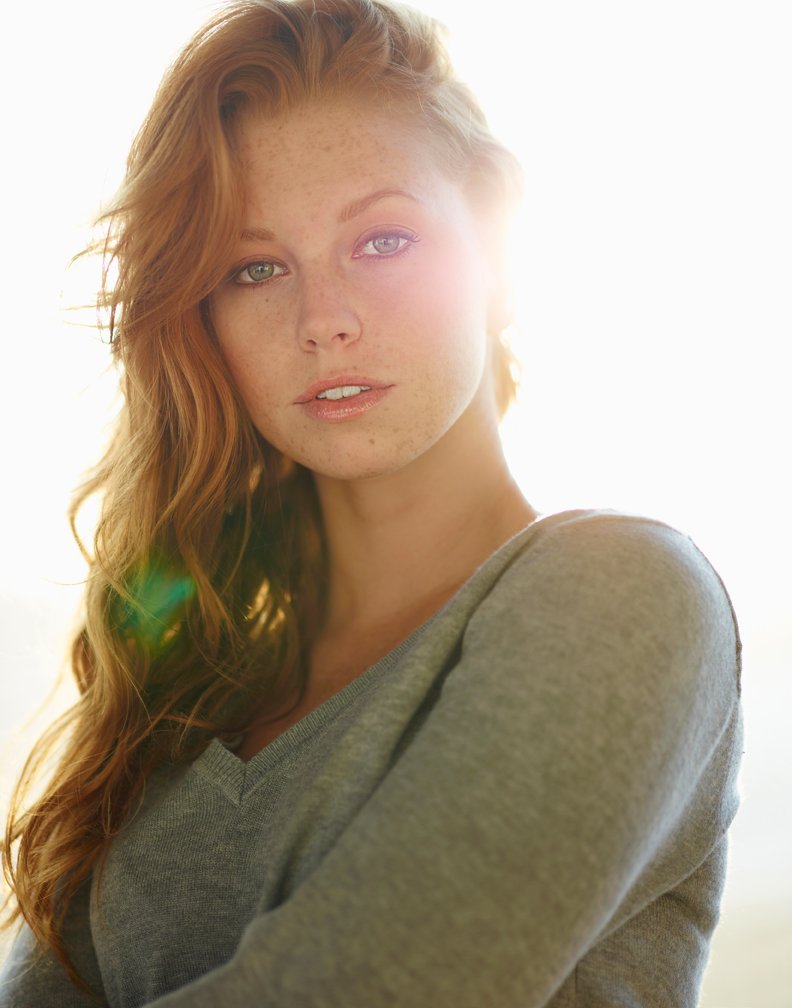 792x1008, 83 Kb / рыжая, веснушки, блик