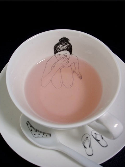 480x640, 32 Kb / чашка, сервиз, девушка, купальня, ныряние, шлепки