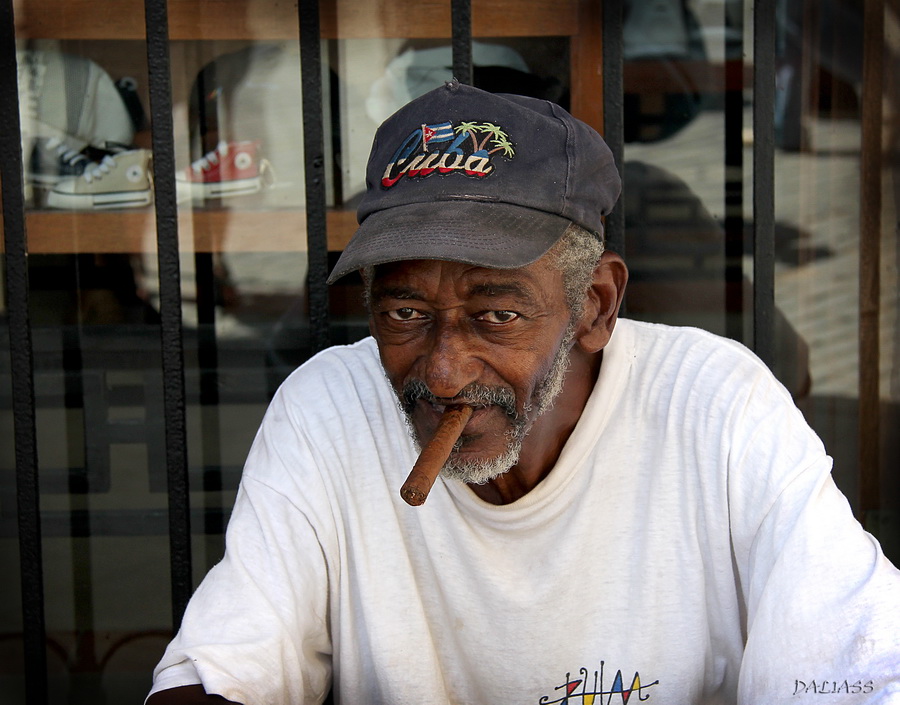 900x705, 207 Kb / кеды, бейсболка, сигара