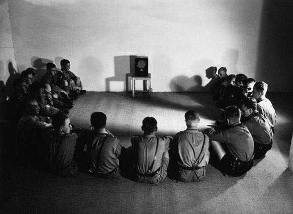 580x425, 46 Kb / радио, круг, военные