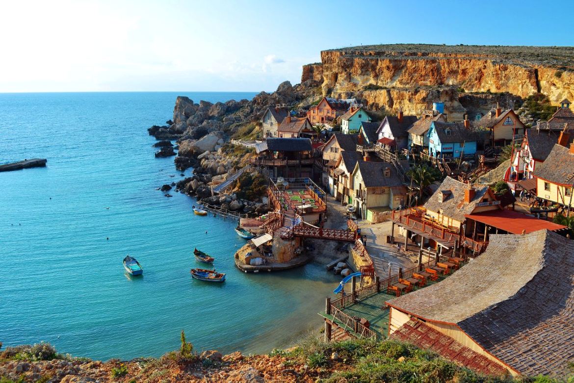 1170x780, 238 Kb / Anchor Bay, Malta, Мальта, гавань, скала, море, лодка, залив, крыши, дома