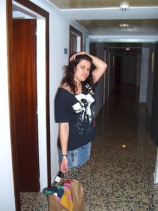 527x700, 96 Kb / не сразу, колготки, девушка, сумка, гостиница