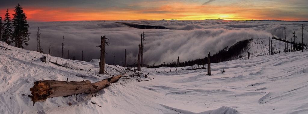 1024x380, 291 Kb / горы, бревно, снег, облака