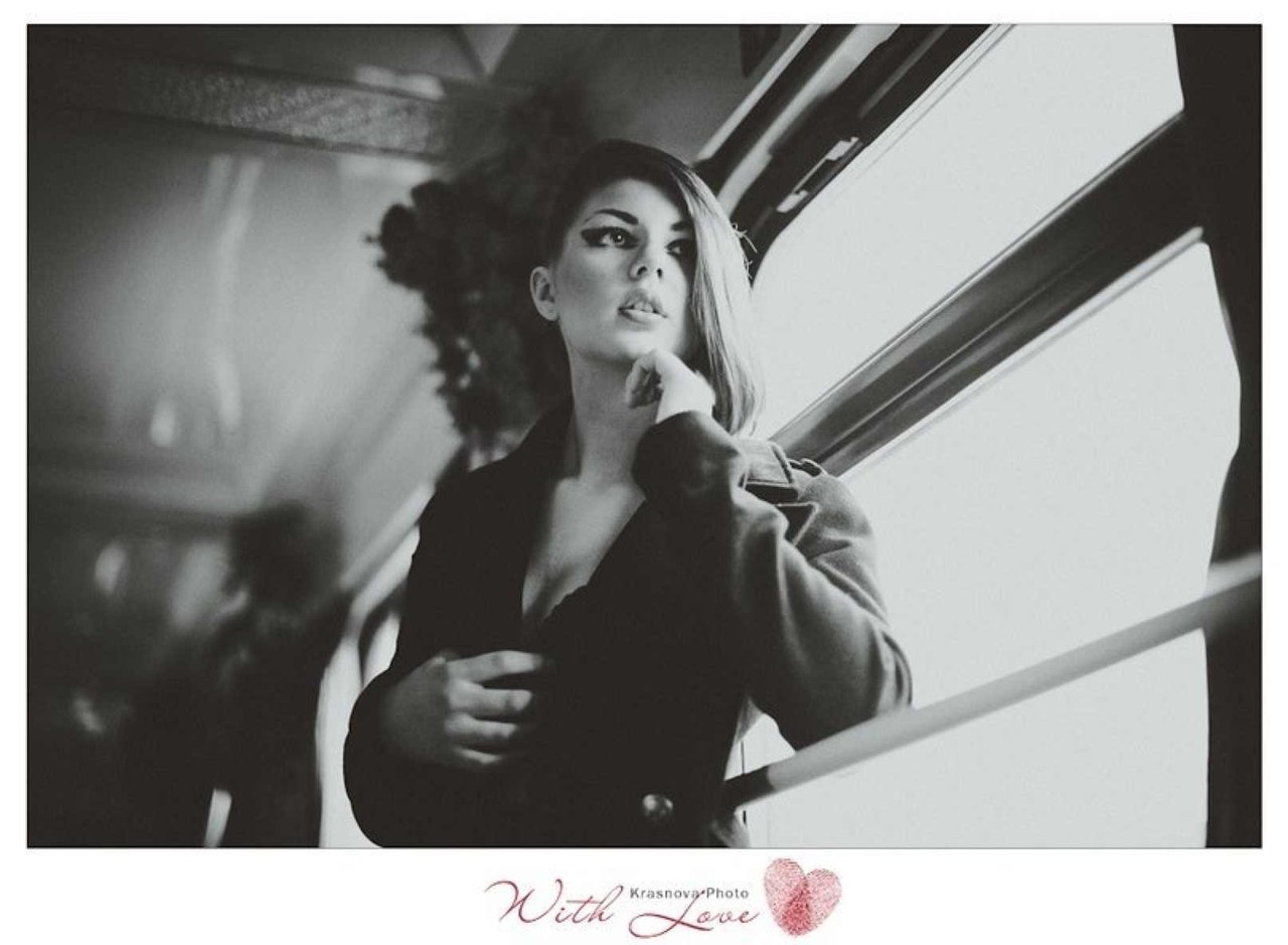 1280x939, 110 Kb / фото, ч/б, девушка, поезд