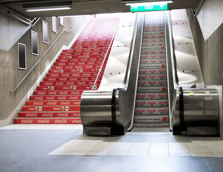 778x600, 149 Kb / эскалатор, лестница, кока-кола, реклама