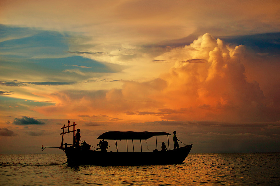 900x600, 254 Kb / лодка, облака, море