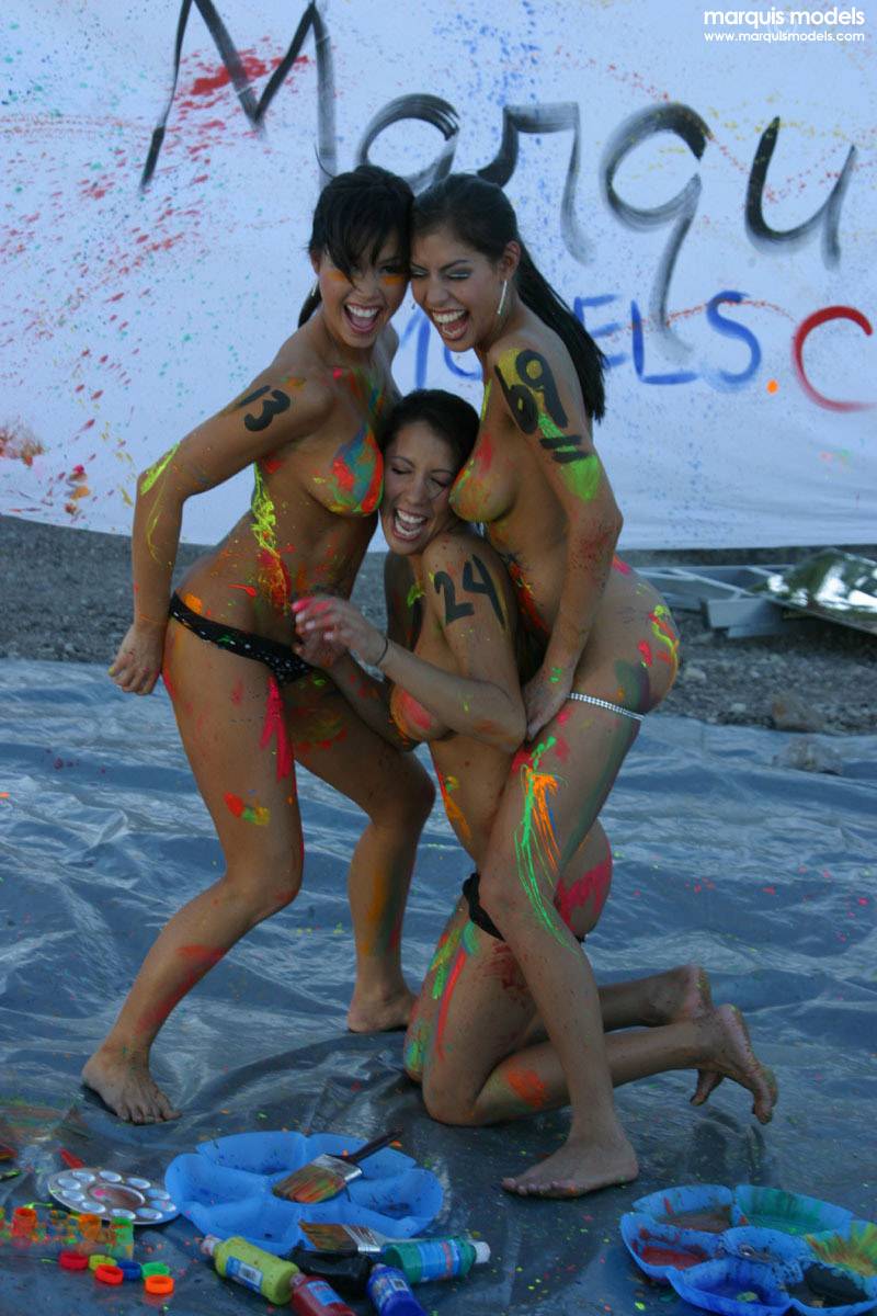 800x1200, 118 Kb / бодиарт, краска, девушки, брюнетки, топлесс, латино