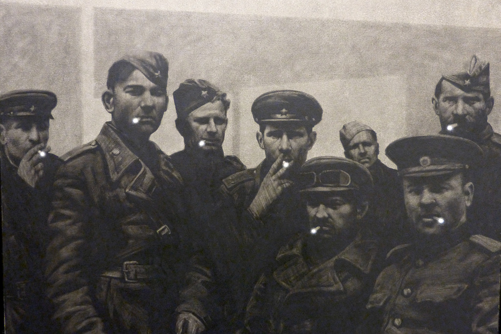 1024x683, 197 Kb / медведицы, созвездие, сигареты, огонек, ч/б