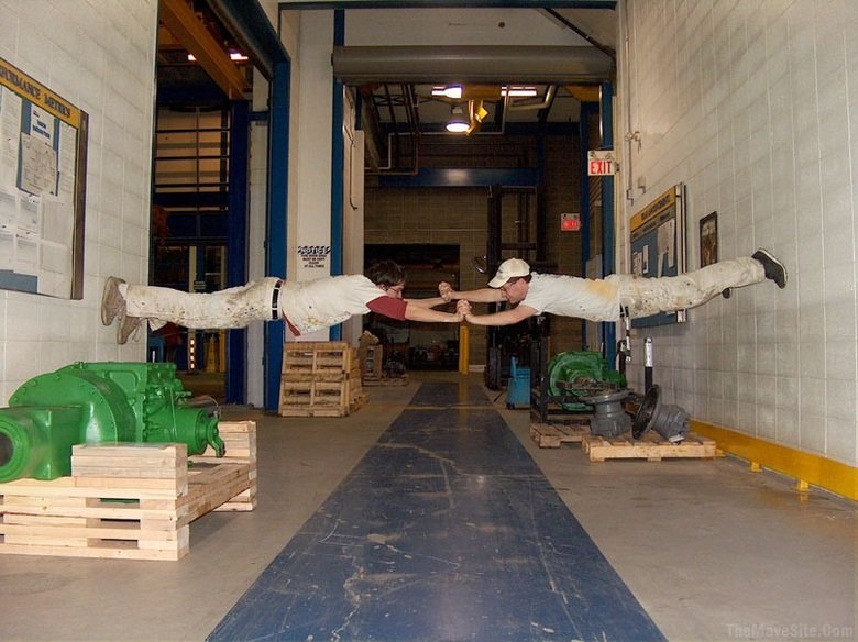 780x584, 89 Kb / склад, левитация