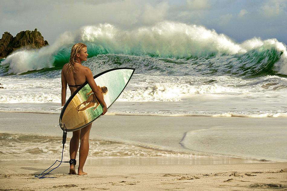 950x634, 123 Kb / волны,скалы,песок,девушка