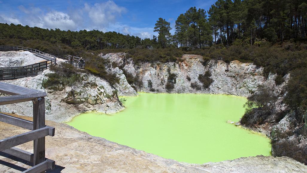 1026x579, 142 Kb / лес,озеро,забор