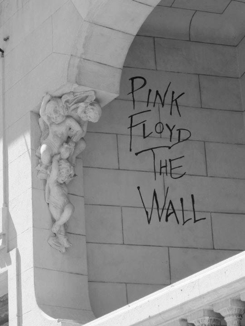500x667, 151 Kb / стенка, пинк флойд, граффити