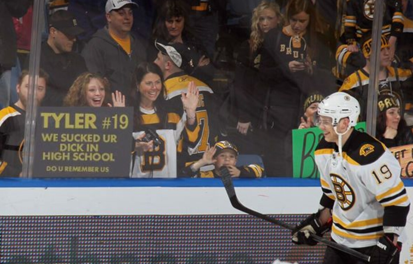 1438x919, 417 Kb / хоккеист, девушки